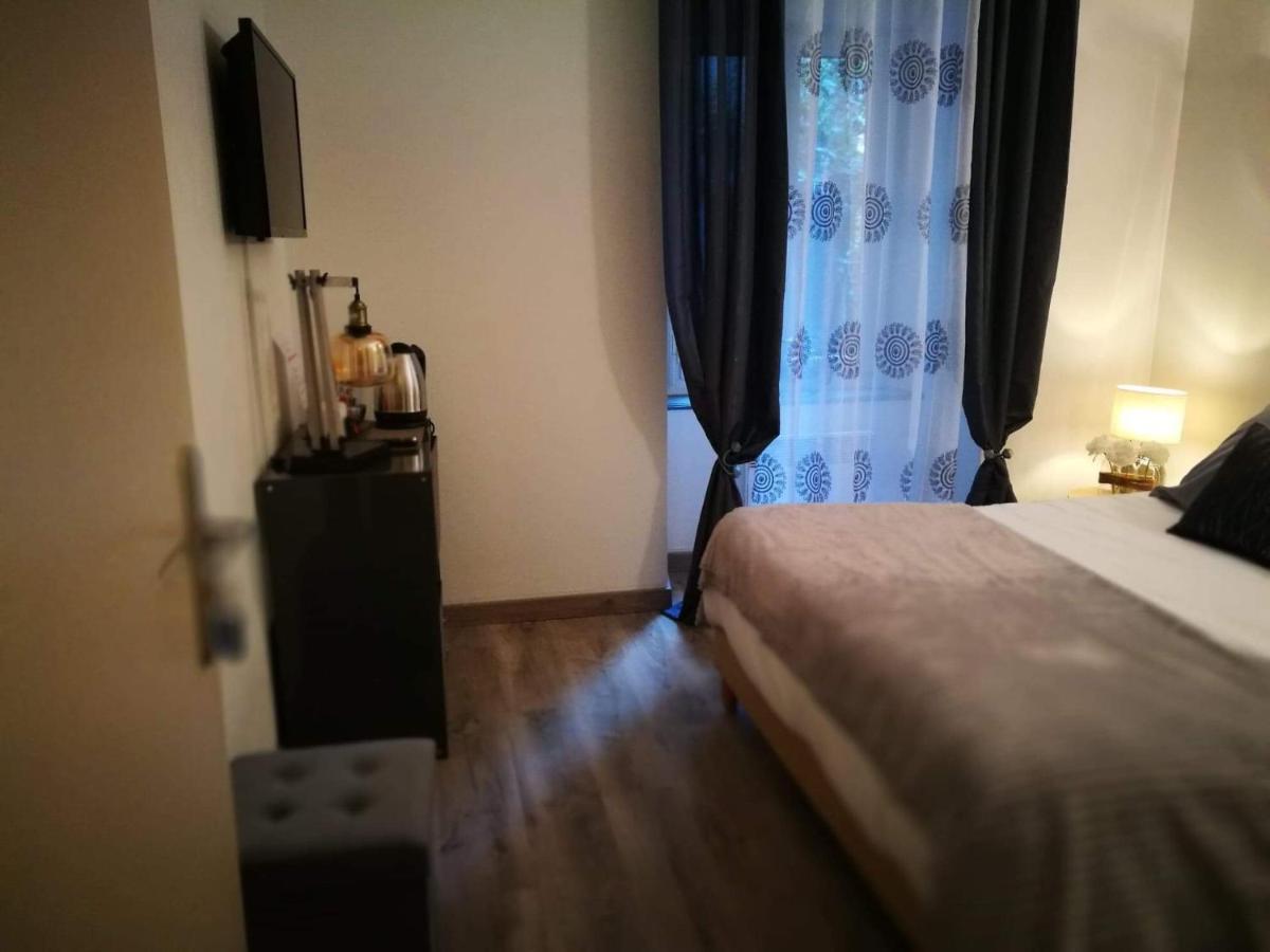 Le Grillon Hotel ปงตอร์ซง ภายนอก รูปภาพ