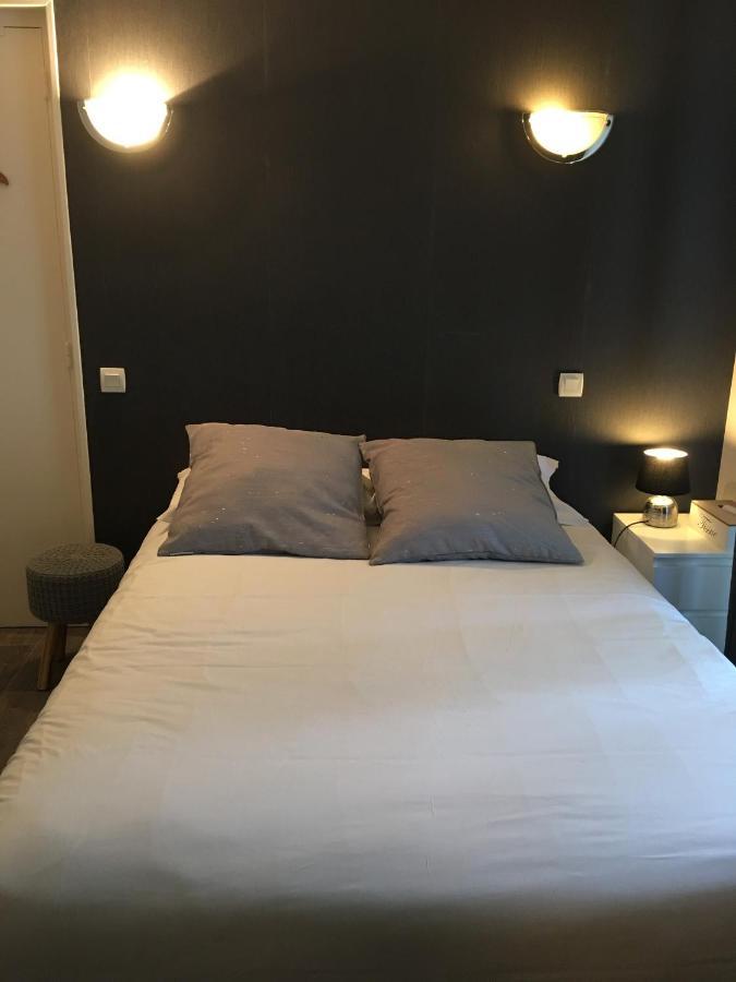 Le Grillon Hotel ปงตอร์ซง ภายนอก รูปภาพ