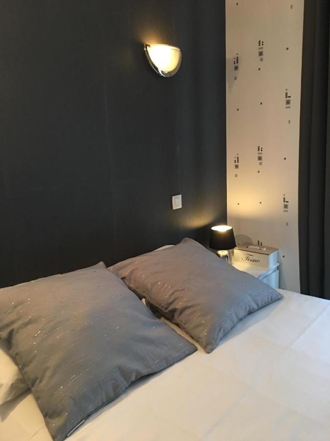 Le Grillon Hotel ปงตอร์ซง ภายนอก รูปภาพ